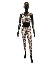 Load image into Gallery viewer, Black & Grey Camo Pattern Printed Activewear Leggings